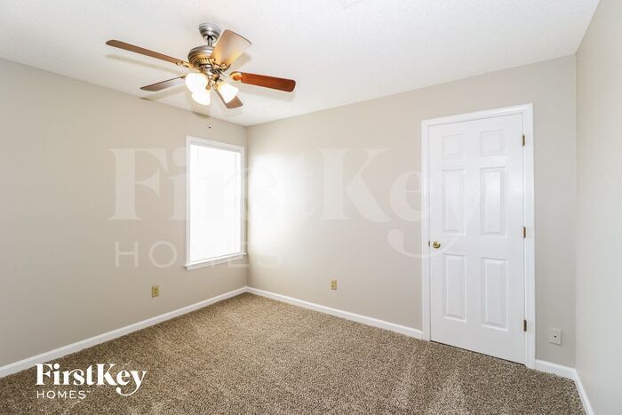 Building Photo - 9689 Kingsridge Dr