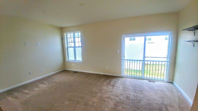 Building Photo - 3 Br 2.5 Ba in the Admiral's Landing Commu...