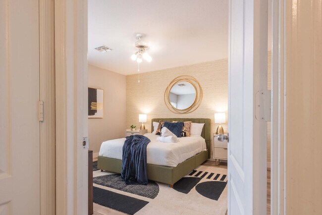 Building Photo - 5924 E Woodridge Dr