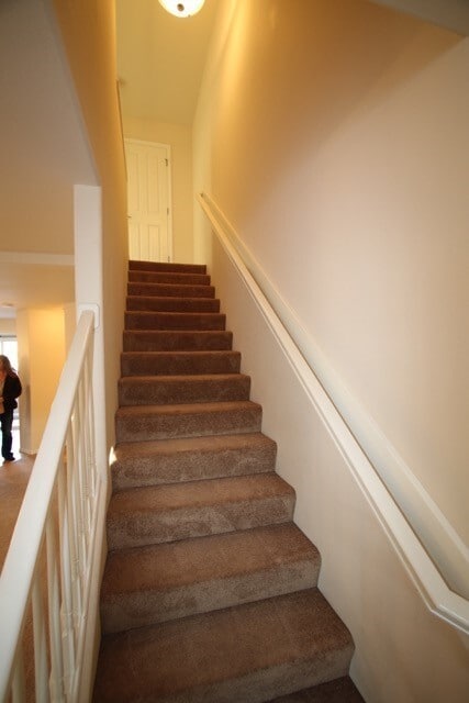 Building Photo - 3 Bedroom Condo close to JBER w/ Fenced Backyard!