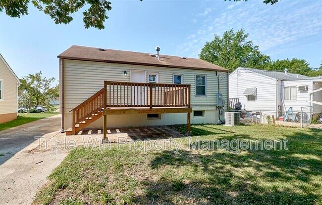 Building Photo - 9823 Meadowview Dr