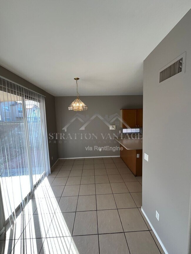Building Photo - 11381 W Yuma St