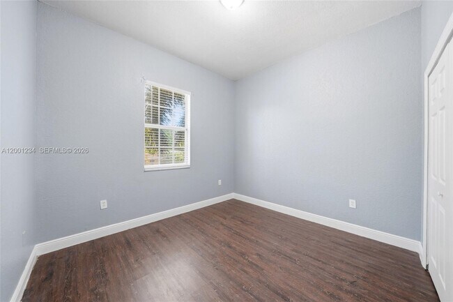 Building Photo - 902 SW 8th Pl