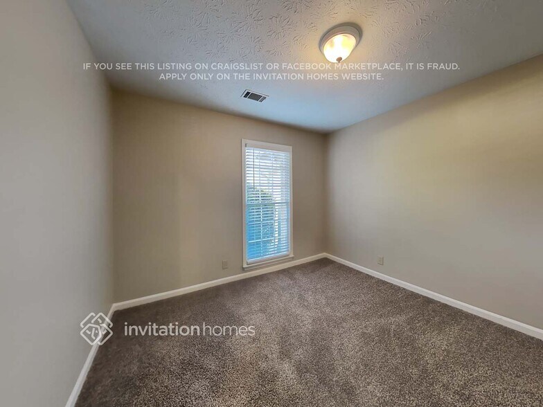 Building Photo - 561 Black Creek Dr
