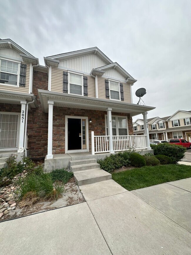 Building Photo - 2057 Creekridge