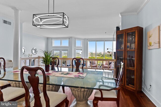 Building Photo - 543 Bridgeview Dr