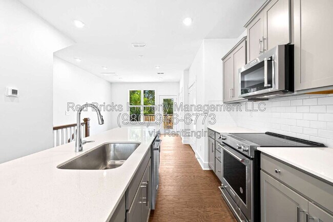 Building Photo - 5017 Sovereignty Ct
