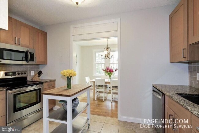 Building Photo - 3051 Idaho Ave NW