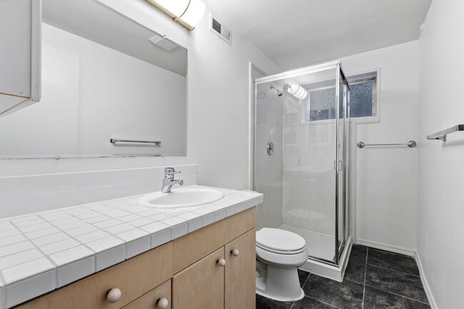 Building Photo - 4Bd/2.75Ba Seattle House