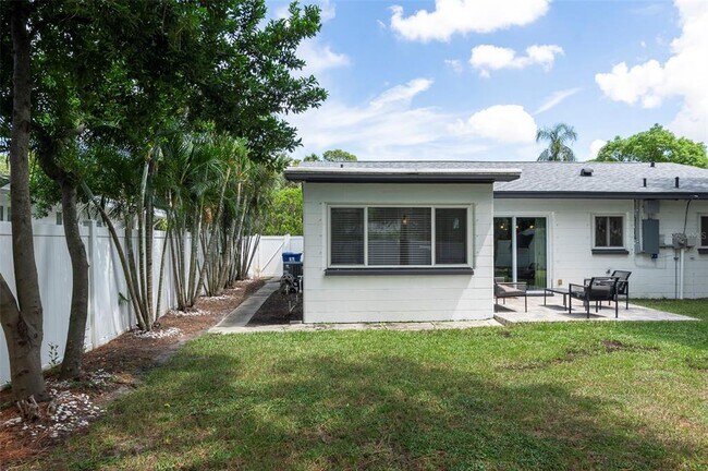 Building Photo - 5840 Dartmouth Ave N