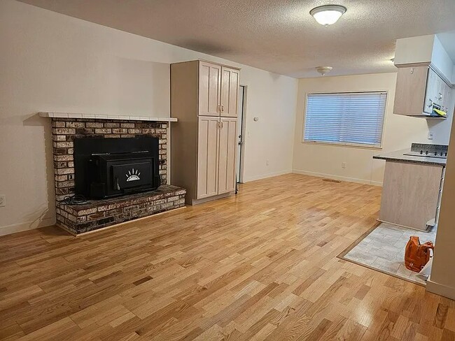 Building Photo - 405 W Southwood Dr