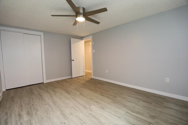 Building Photo - 1232 E Henry Clay Ave