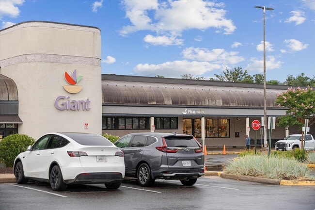 Building Photo - 5300 Columbia Pike