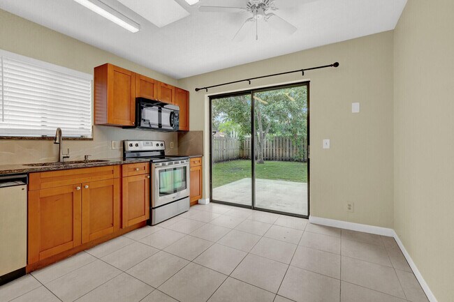 Building Photo - 5864 Strawberry Lakes Cir
