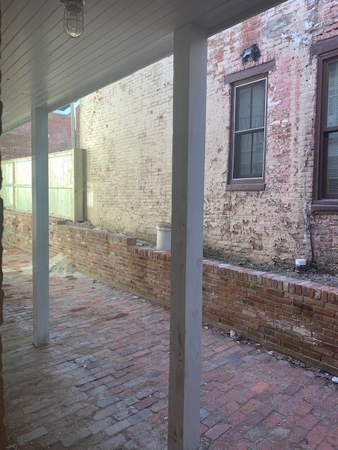 Building Photo - 126 S Market St