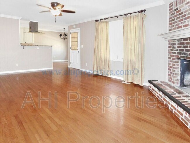 Building Photo - 2247 Sherrlyn Dr N