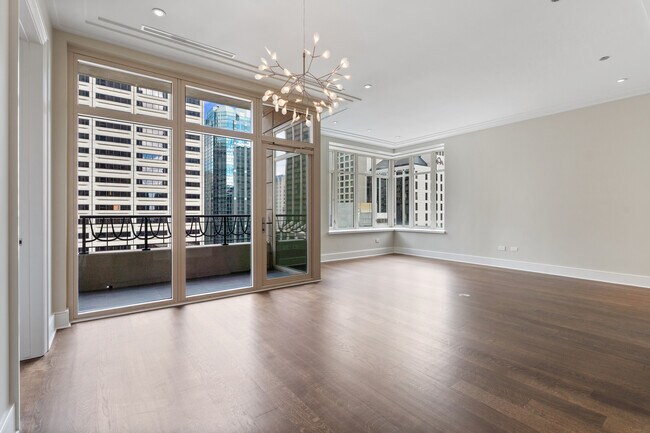 Building Photo - 118 E Erie St