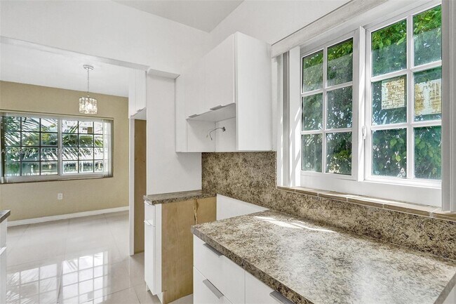 Building Photo - 1199 Marseille Dr