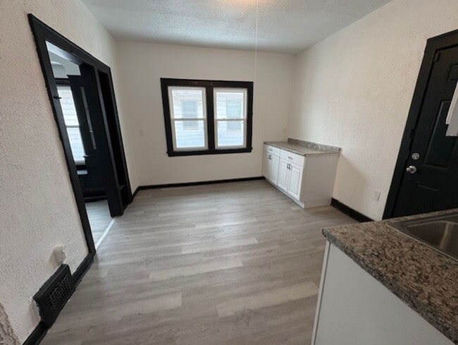 Building Photo - 3611 E 147th St