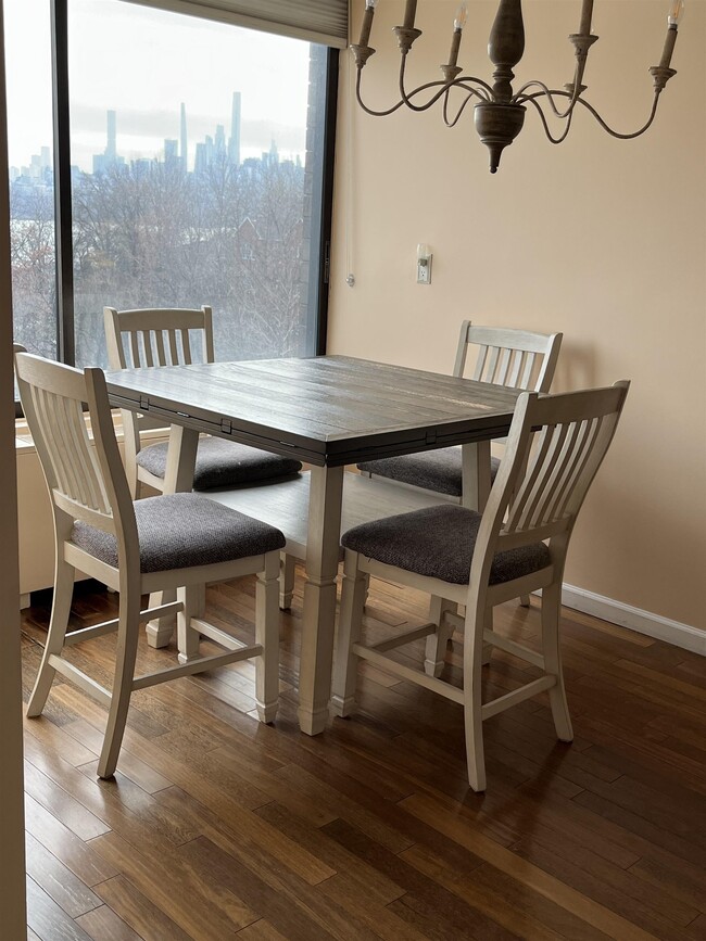 Building Photo - 9060 Palisade Ave