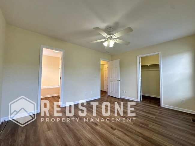 Building Photo - 812 Jennings Berry Dr