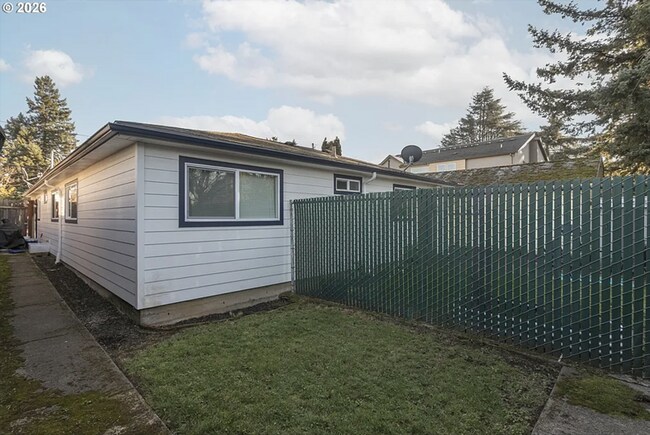Building Photo - Ready Now - Just A Birdie Away from Rose City Golf Course!