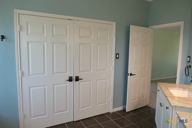 Building Photo - 413 Cattail Cir