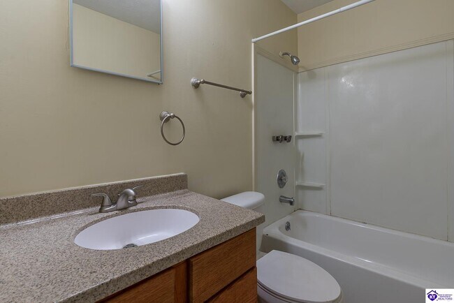 Building Photo - 390 W Elm Rd