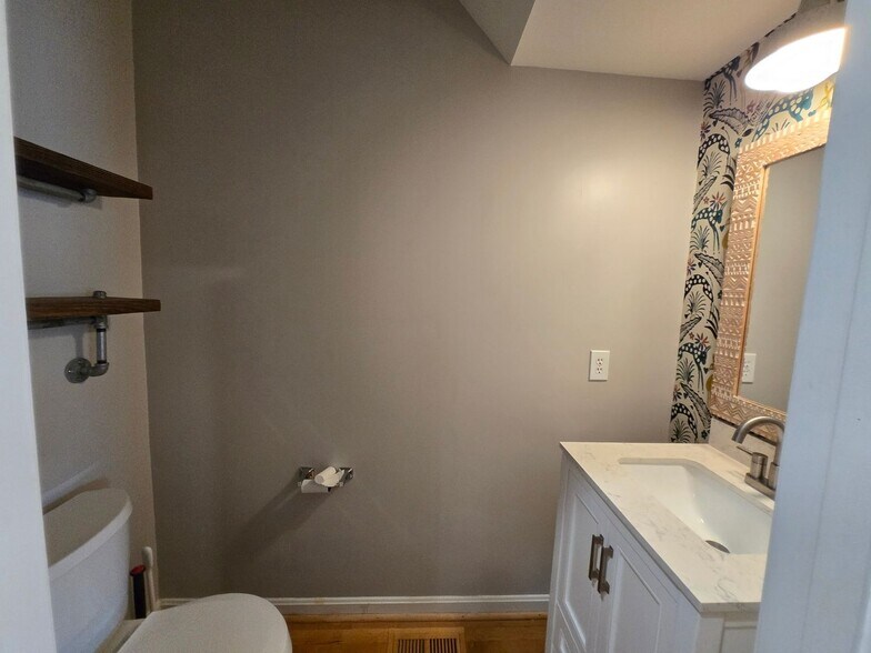 Building Photo - 929 Weninger Cir