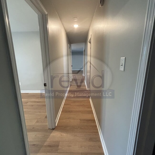 Building Photo - Recently Renovated 3Bed/1.5Bath Available ...