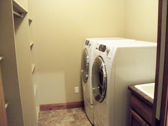 Building Photo - 2715 Westfork Ln