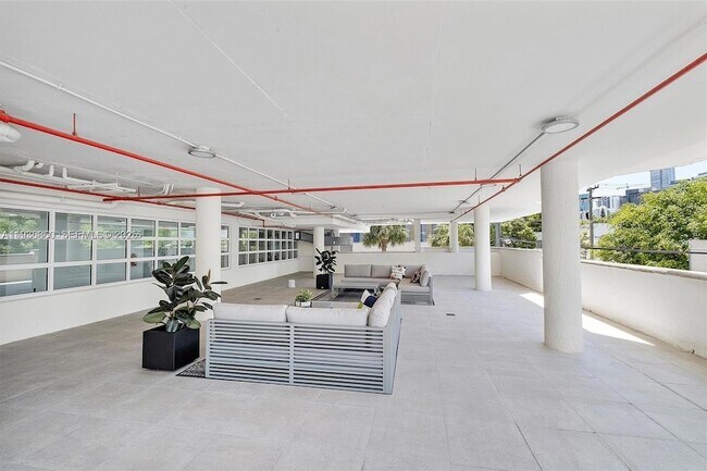 Building Photo - 280 SW 20th Rd