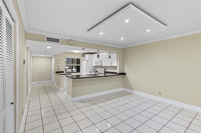 Building Photo - 434 Lakeview Dr