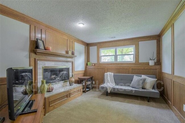 Building Photo - 13024 S Trenton St