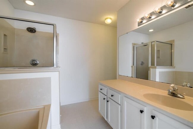 Building Photo - 7047 S Estacada Way