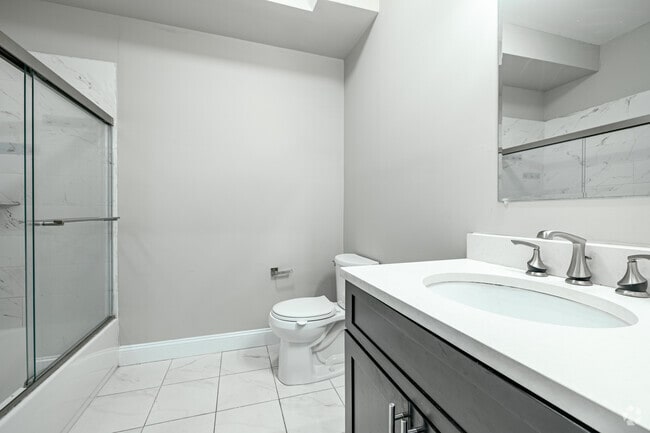 2BR, 1BA - 903SF - Bathroom - 941-945 Main St