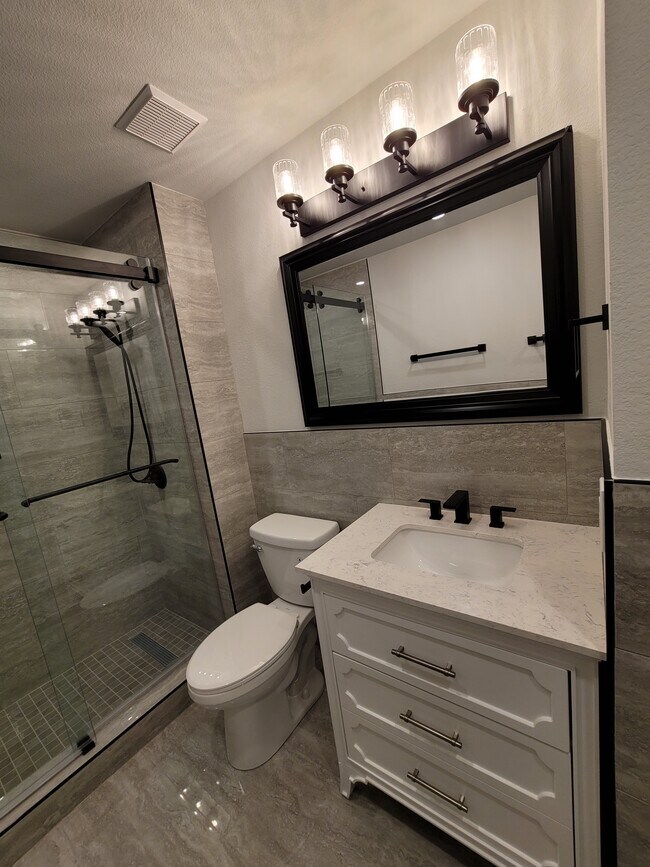 Building Photo - 303 Edgewood Cv