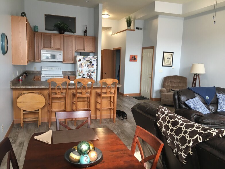 Building Photo - 121 S Main St