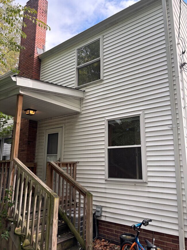 Building Photo - Euclid 2 Bedroom