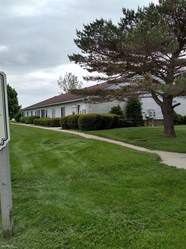 Building Photo - 800 Maple St