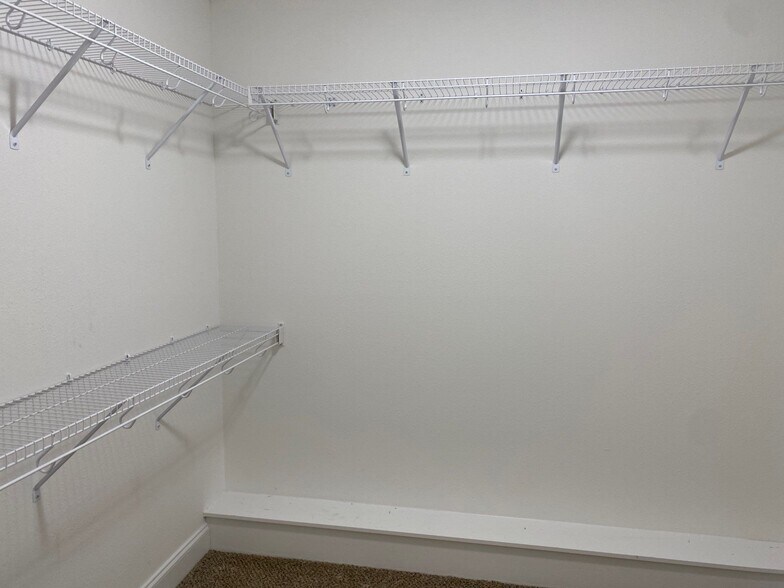 Building Photo - 160 Livingston Way