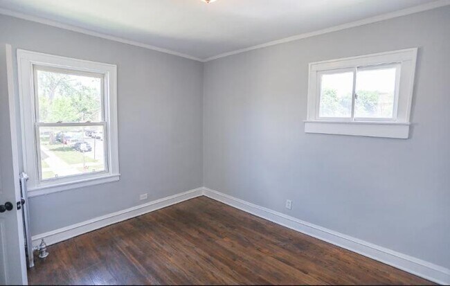 Building Photo - 3224 N Linder Ave