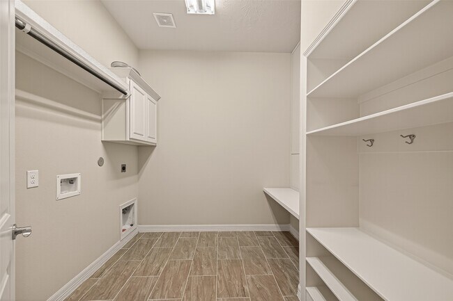 Building Photo - 5423 Mason Mountain Ln