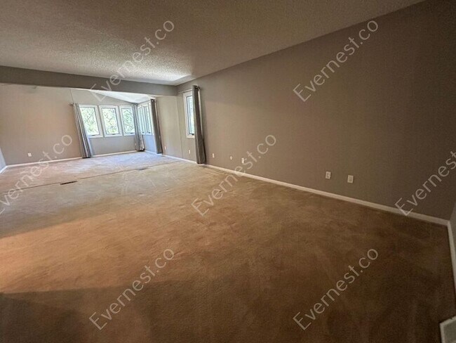 Building Photo - 4891 W Chippewa Dr