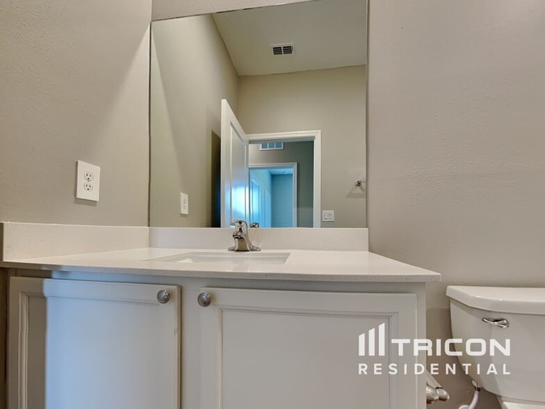 Building Photo - 6092 Dolostone Dr