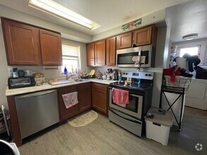 Building Photo - Upper 2 Bedroom Unit of Duplex