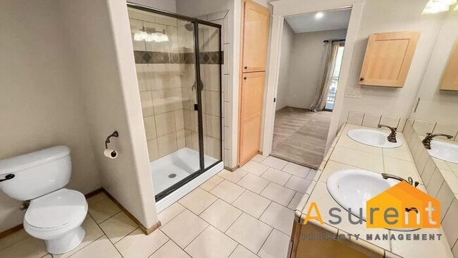 Building Photo - Wonderful Large Condo Available Now! MOVE-IN SPECIAL: Half Off First Month's Rent