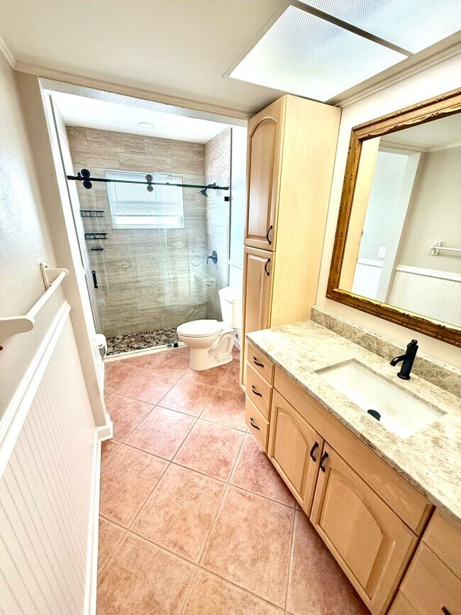 Building Photo - Beautiful 2 Bed • 2 Bath Single-Family Home in Beacon Groves