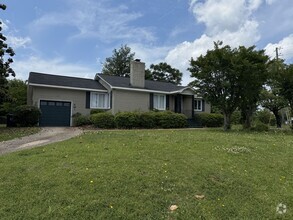 Building Photo - Cozy 3 Bed 2 Bath Available in June!