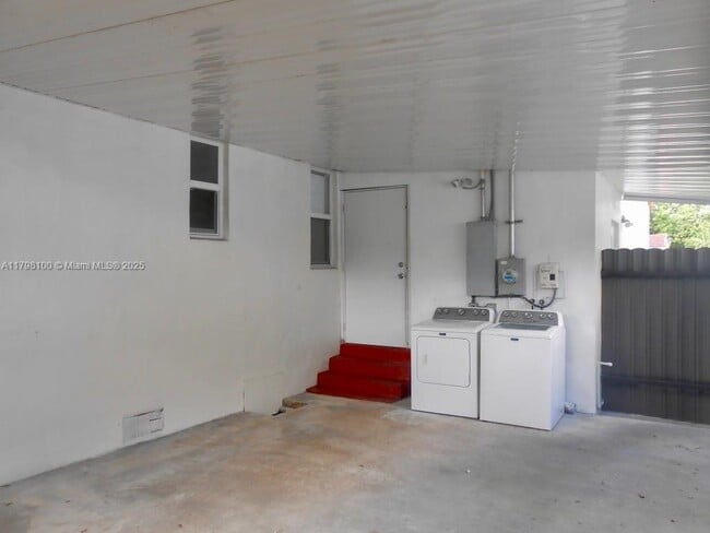 Building Photo - 625 South Dr
